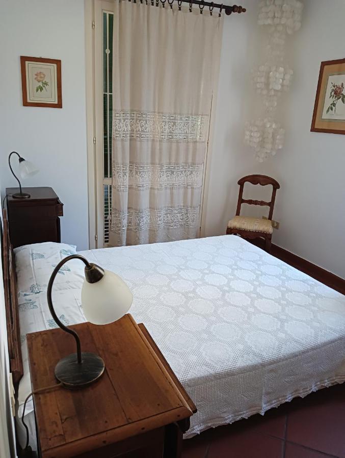 Villetta Con Giardino A Due Passi Dal Mare Империа Екстериор снимка