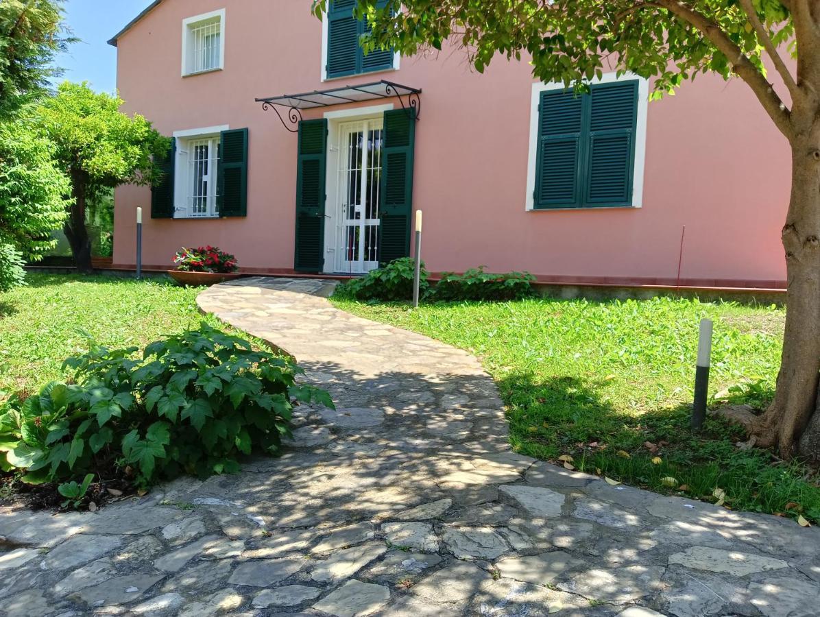 Villetta Con Giardino A Due Passi Dal Mare Империа Екстериор снимка
