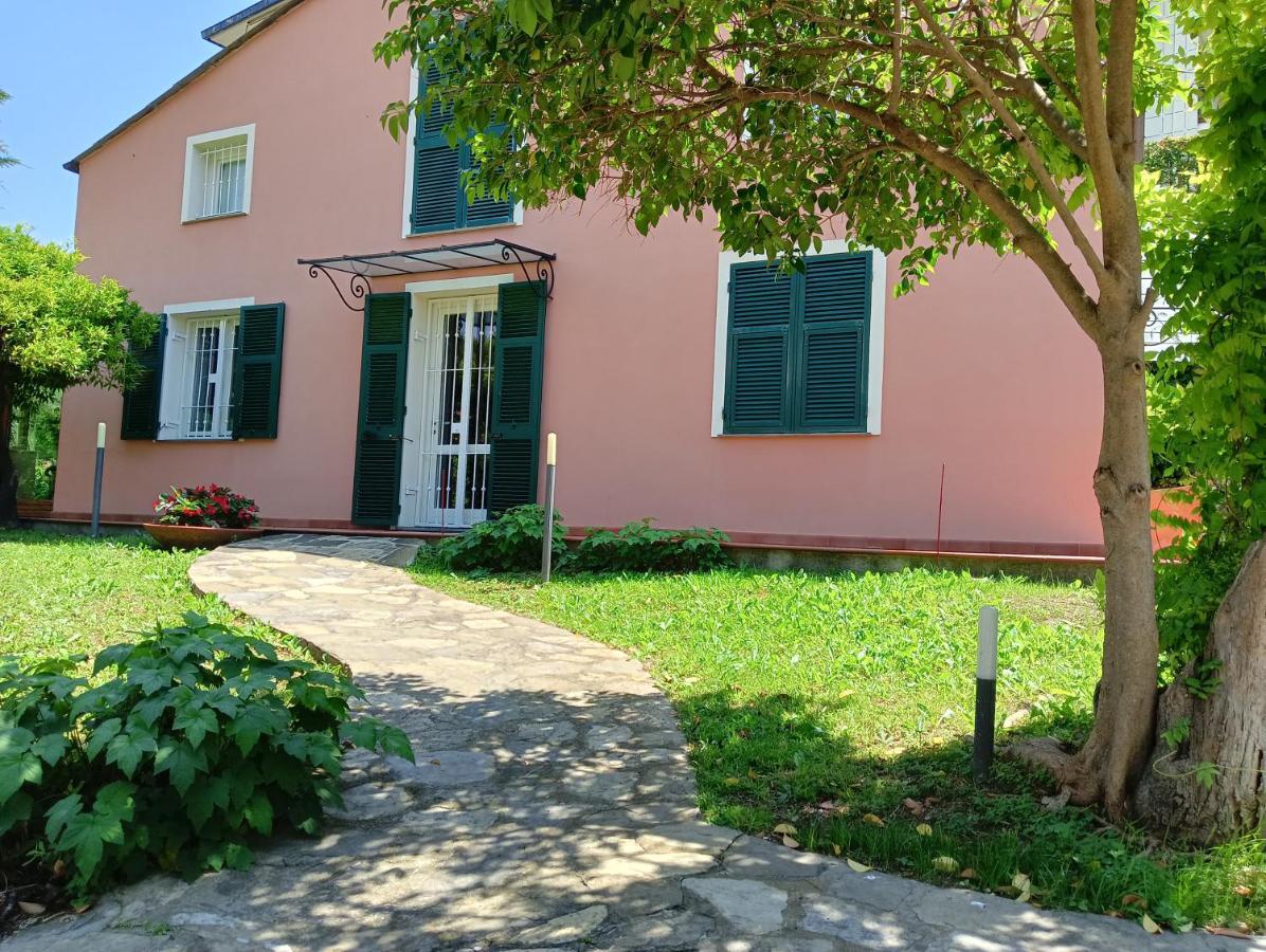 Villetta Con Giardino A Due Passi Dal Mare Империа Екстериор снимка