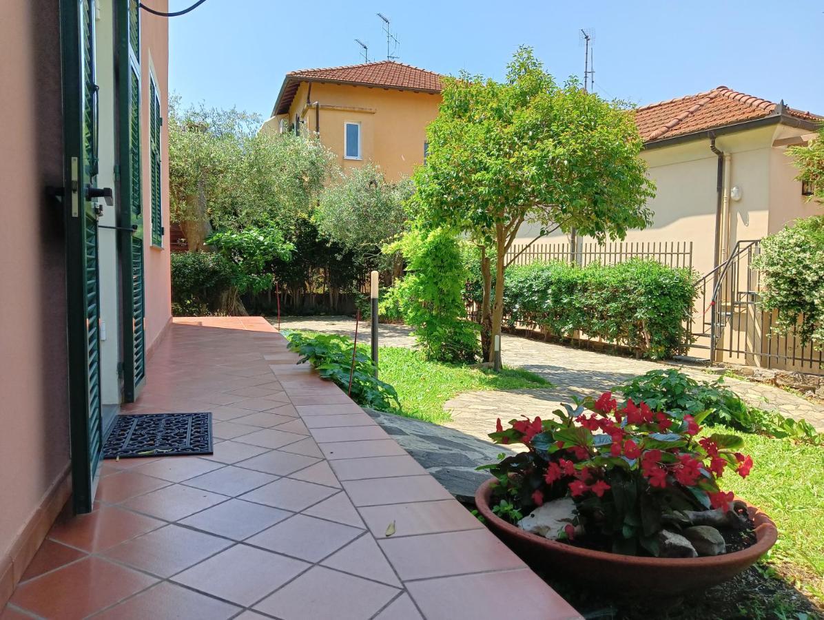 Villetta Con Giardino A Due Passi Dal Mare Империа Екстериор снимка